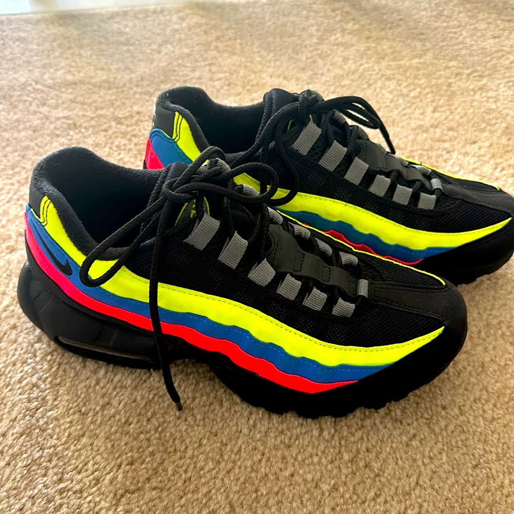 Gently used Nike Air Max - worn 2 times